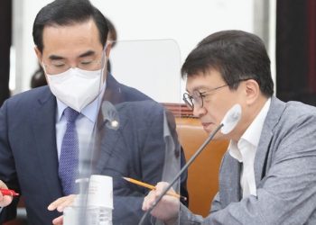 김의겸 또 자살골?..’尹-韓 술자리’ 의혹에 “저급한 가짜뉴스”