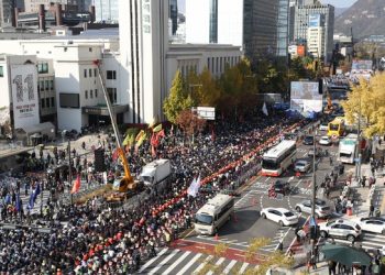 “文·李 구속” “尹정부 규탄”…광화문 세종대로 일대 마비