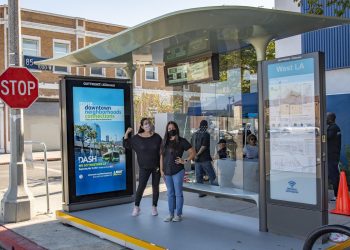 LA 버스정류장 3천개, 한국식으로 바꾼다(영상)