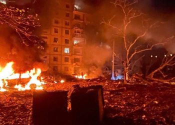 러시아, 자포리자 미사일 수십발 공격, 크림대교 폭발 보복 .. 사망 13명, 부상 87명