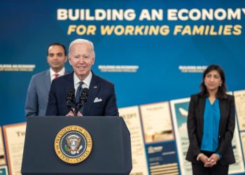 “숨은 비용 전가 불법..모두 없앤다”..오버드래프트, 호텔리조트, 바운스첵 수수료 등