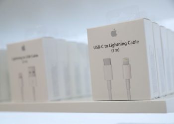 EU, 충전포트 하나로 통일…애플만 바꾸면 돼