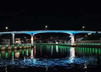 [한국 가면 여기]빛나는 충무교…통영시, 나포리운하 조명 새단장