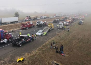 차량 60대 ‘연쇄 추돌’ 쾅, 쾅, 쾅…짙은 안개 시야 가려(영상)
