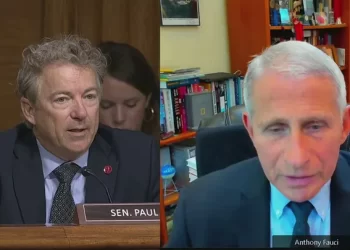 파우치 “올겨울 코로나19 새 변이 출현 가능” 경고