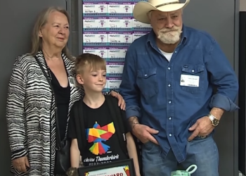 ‘하임리히법 응급처치’ 질식 친구 구한 오클라호마 8살 꼬마 영웅