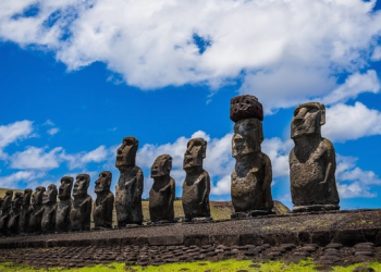 칠레 모아이 석상, 산불로 ‘회복 불능’ 손상