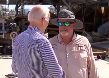 바이든 또 “Fxxx” …인사하다 핫 마이크 사고(영상)