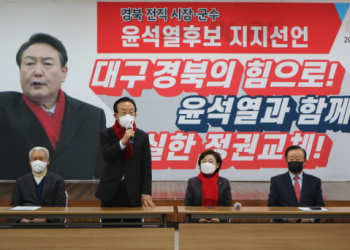 평통 수석부의장 김관용 전 경북지사 유력…김무성 낙마