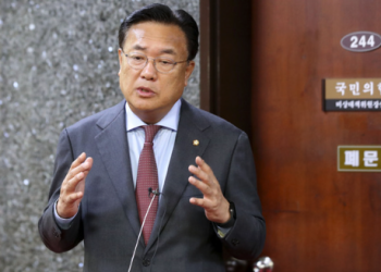 한미일 연합훈련 공방…정진석 “DJ·盧도 친일이냐” 이재명 “극단 친일행위”