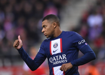 음바페, 메시-호날두 제치고 축구선수 수입 1위 등극