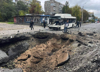 우크라 도시 14개 불탔다… 키이우 30회 화재, 111명 사상