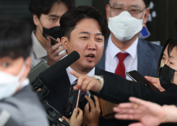 경찰, 이준석 무고 혐의 송치…’성 접대’ 실체 인정 판단