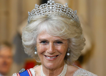 남편 대관식에서 왕관 못쓴다..다이아몬드 소유권이 문제