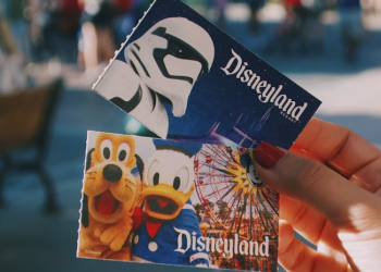 워싱턴포스트”디즈니는 돈만 밝히는 회사”..가격 인상 기회만 호시탐탐