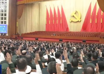 ‘장기집권 대관식’ 시진핑 “대만에 무력사용 포기 약속 안 해”