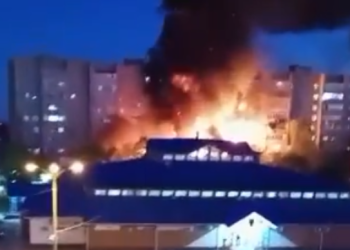 러시아군 왜 이러나…전투기 아파트 추락 13명 사망(영상)