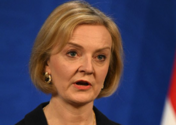 트러스 영국 총리, 결국 사임..최단명 총리, 쫓겨난 존슨 복귀 유력