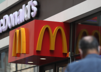 맥도날드 버거서 고래회충 추정 이물질