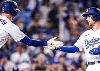 다저스 1차전 승리. 김하성, 첫 경기 2루타 장식