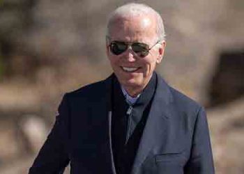 바이든, ‘어수선한’ LA 방문 중..무슨 일?