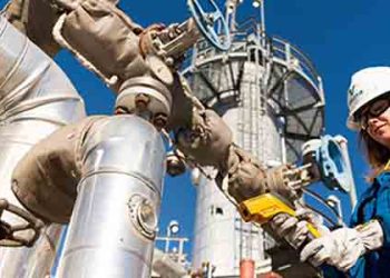 정유업체들, ” ‘횡재세’ 걷으면 개스값 더 올릴 것”