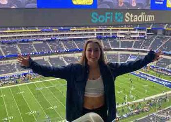 “신들린듯 터치다운 두 차례”..여고생 러닝백 돌풍