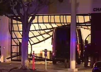 베벌리글랜 샤넬매장 또 당했다…’차량돌진 후 싹쓸이’ 수법