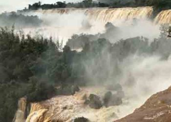 ‘물지옥’ 변한 이구아수 폭포…’악마의 목구멍’도 통제