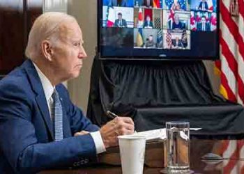 “머뭇거리지 말고 LA 시의원직 사퇴하라”..바이든도 나섰다.