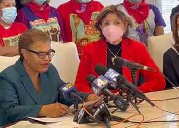 캐런 배스, 릭 카루소 USC 성추행 사건 조사 투명성 의혹 제기