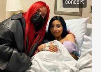 프레즈노 락음악 공연 중 관객 출산