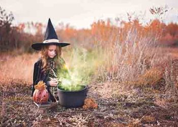 올해 핼로윈 마녀가 판친다..최고 인기 코스튬