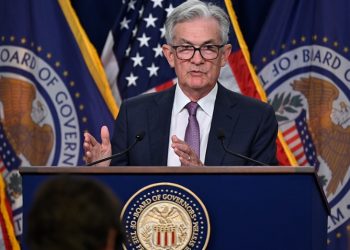파월 의장 사퇴하나..급격한 금리인상, 정계 지지 잃어