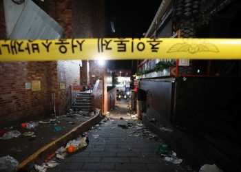 NYT “이태원참사 피할 수 있었다..경찰, 골목길 병목현상 예방조치 취했어야”