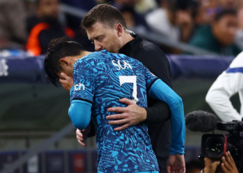 손흥민 눈 주위 골절상 수술, 월드컵 초비상