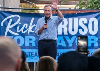 아태계 은퇴 고위 경관들, 릭 카루소 지지 선언