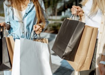 지갑 닫은 소비자들..쇼핑 대목 앞두고 소비심리 “꽁꽁”