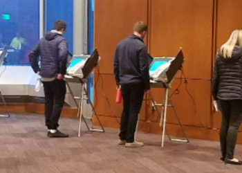 “미국 상황 암울하고 화가 나” 10명 중 7명