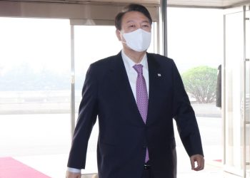 MBC 전용기 배제에…與 “거부 가능” vs 野 “언론 탄압”