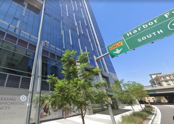 LA  59층 호화아파트, 5억달러 헐값에 팔려..중국업체 소유