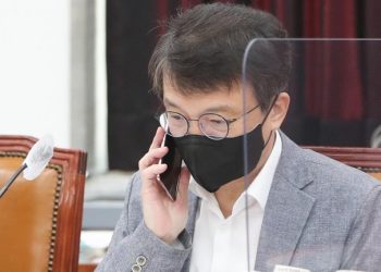 “김의겸, 기자출신 맞나” EU 대사 발언 거짓 전달..민주당, EU에 사과