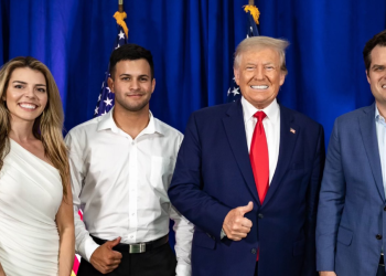 트럼프, 중간선거 책임론에도 대선출마 선언 강행