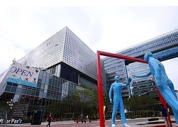 “전용기 안태워줬다고 언론탄압 운운…낯뜨거운 투정”