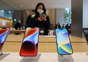 아이폰 14, 크리스마스 전 받기 어려워…배송대기 34일