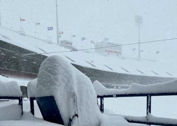 뉴욕 강타한 196cm 폭설…눈 치우다 2명 사망(영상)