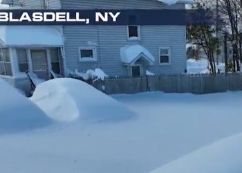 뉴욕 강타한 196cm 폭설…눈 치우다 2명 사망(영상)