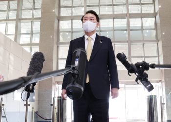 윤, 도어스테핑 중단…MBC기사 고성사태, 담당비서관 사표