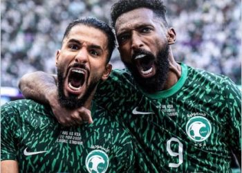 메시 ‘아…’ 기적 앞에 무릎 꿇었다 사우디, 2-1 역전승..최대 이변