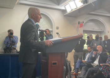 퇴임 앞둔 파우치 마지막 당부 “제발 백신 맞아라”